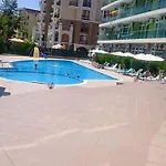 Family In Solmarin ساني بيتش