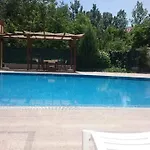 Family In Solmarin شقة