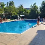 Family In Solmarin Apartmán