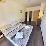 Family In Solmarin شقة *