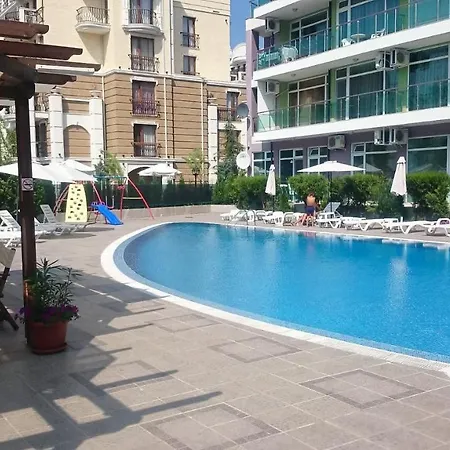 Family In Solmarin Apartman Napospart