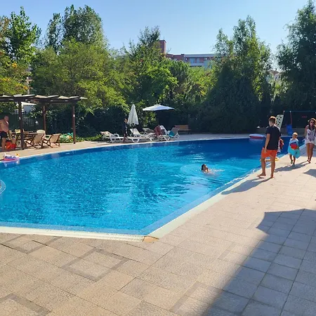 Family In Solmarin Apartament