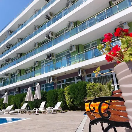 Family In Solmarin Apartament