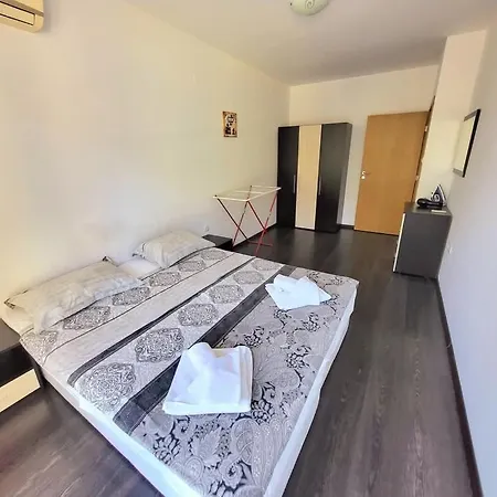 Family In Solmarin Apartament *