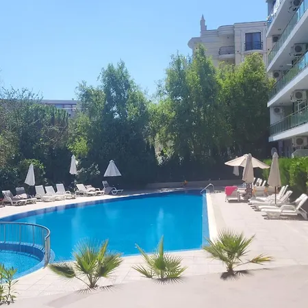 Family In Solmarin Słoneczny Brzeg