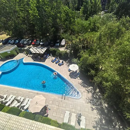 Family In Solmarin شقة