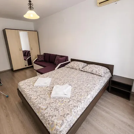 Family In Solmarin Apartman Napospart